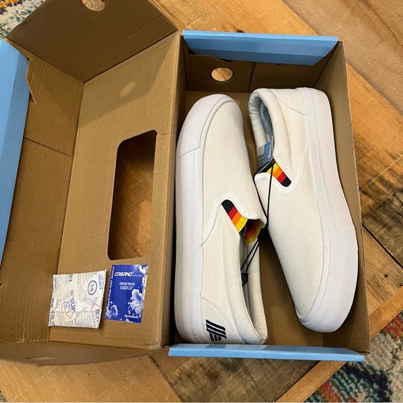 Aldi Gear Canvas Slip-ons NWT NIB size 8 - Picture 3 of 12
